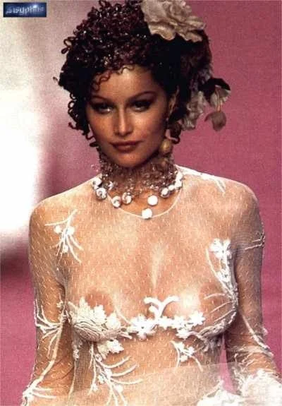Laetitia Casra image 21