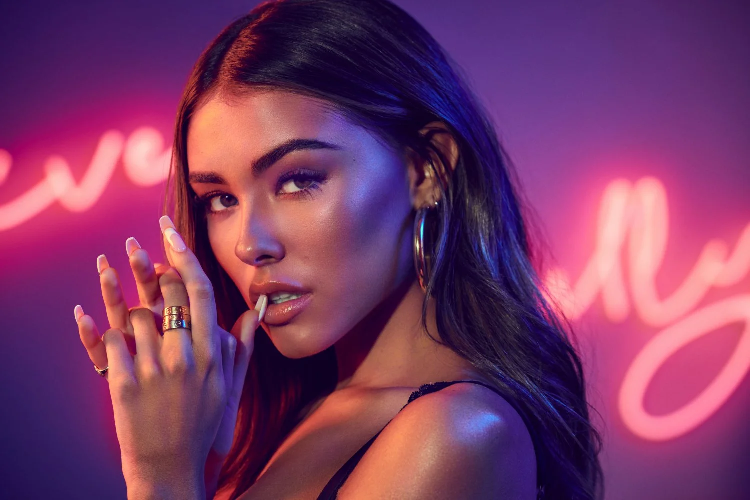 Madison Beer Lesbian kissing, ass, feet, tits, 100 files main image