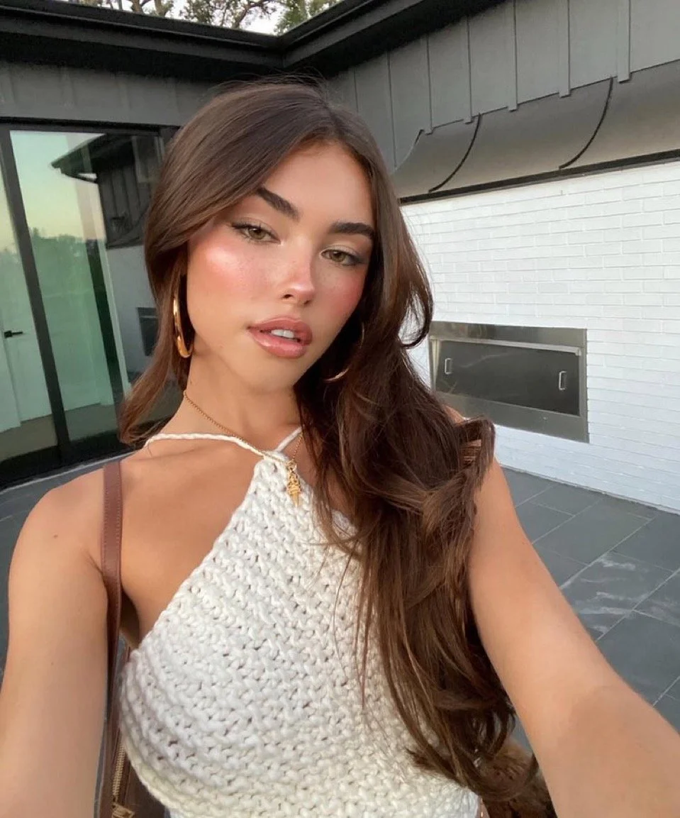Madison Beer Lesbian kissing, ass, feet, tits, 100 files image 13