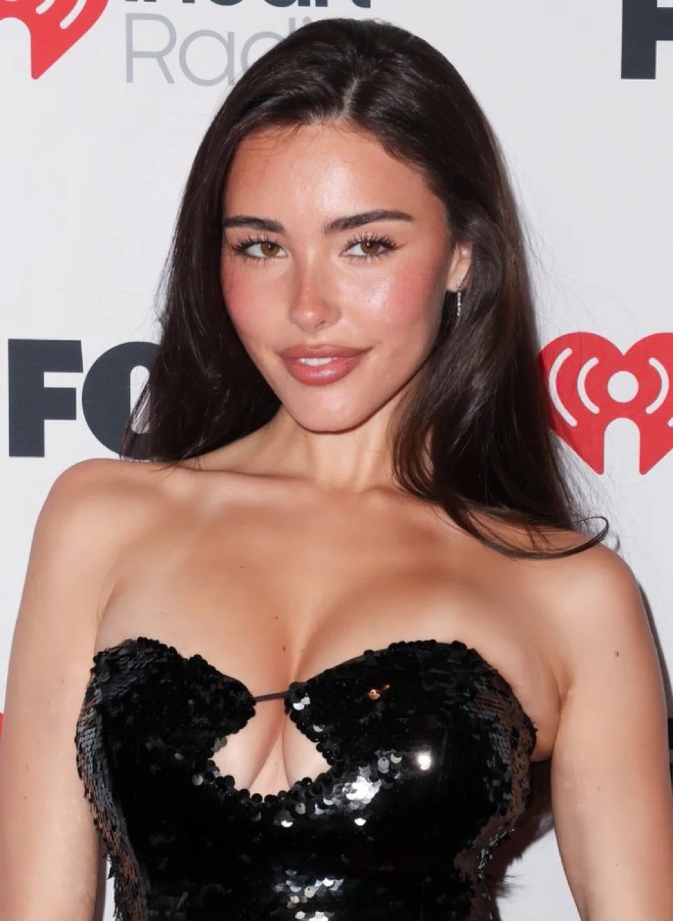 Madison Beer Lesbian kissing, ass, feet, tits, 100 files image 21