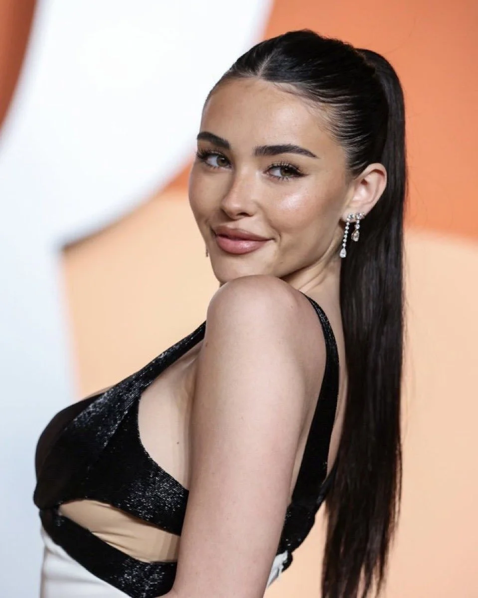 Madison Beer Lesbian kissing, ass, feet, tits, 100 files image 29