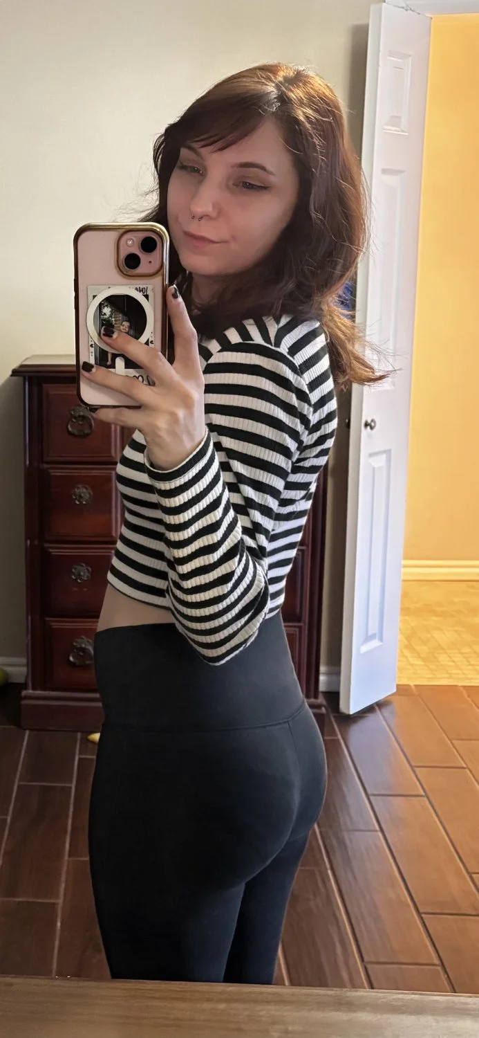 more pics of my wife being hot🤪💖 image 6