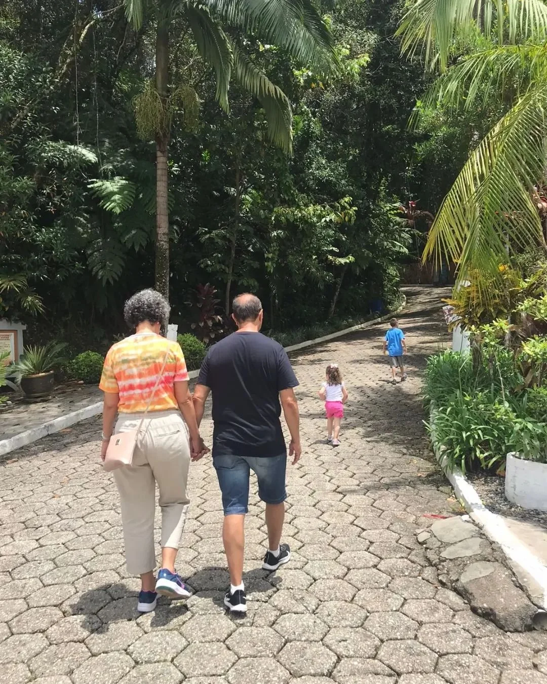 Coroa casada, falsa magra, com um bundão. image 8