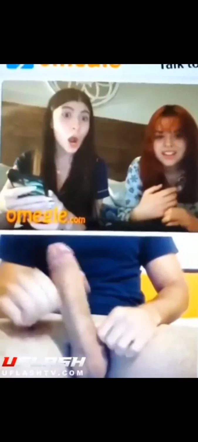 Pendejitas ayudan a vergón con la paja en videollamada image 3