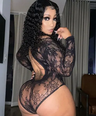 Stunning ebony baddie twerks on bbc cover image