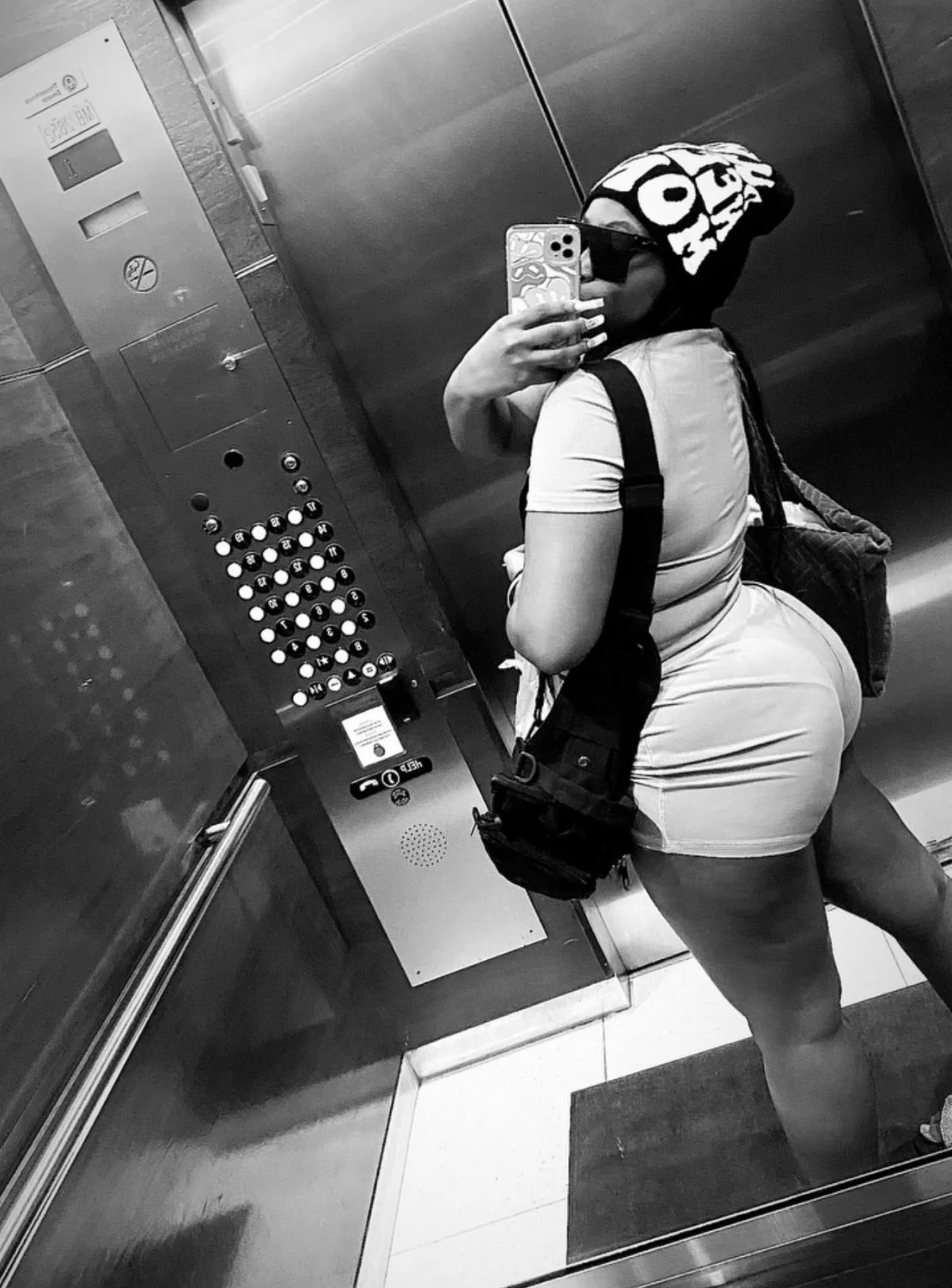 03 Ebony thickie can’t stop shaking ass for attention image 6