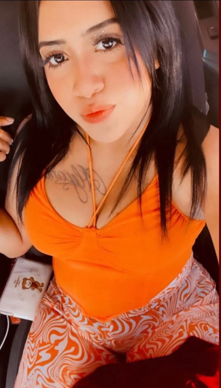 Hermosa Girl zorrita y puta chichona sexy image 11