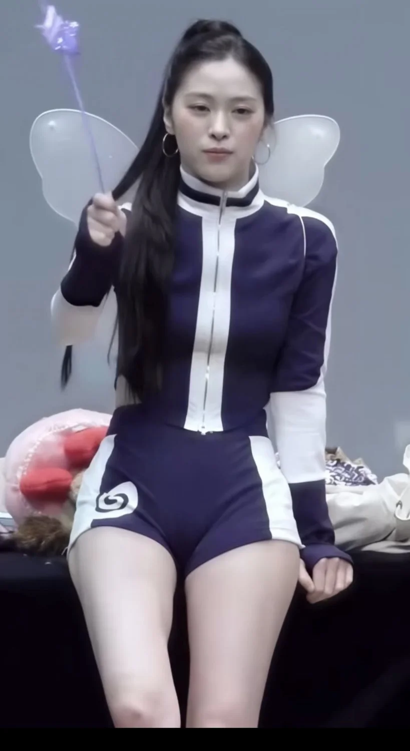 Itzy Ryujin See Through main image