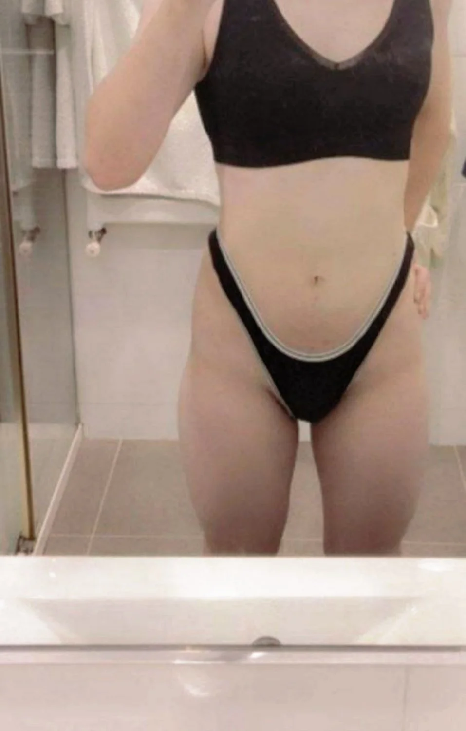 Novia flaquita expuesta por un seguidor image 5