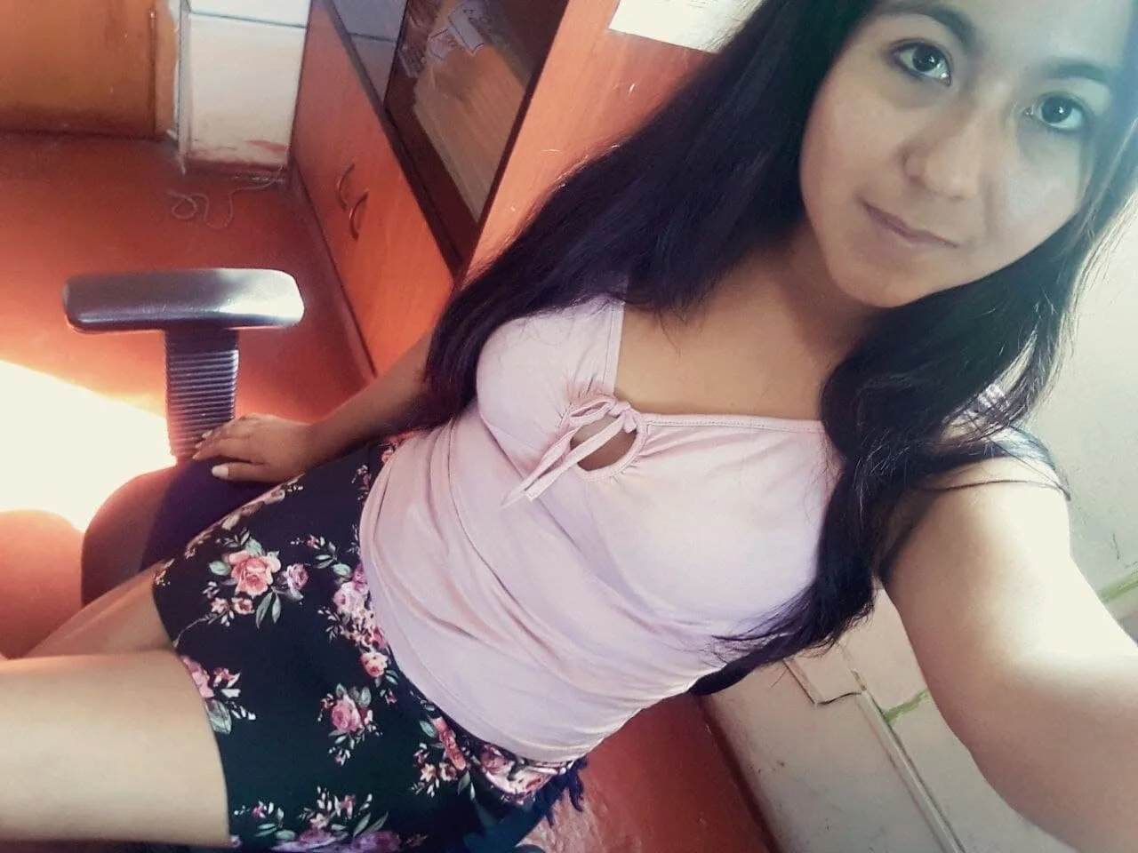 Amateur slut 300 image 2