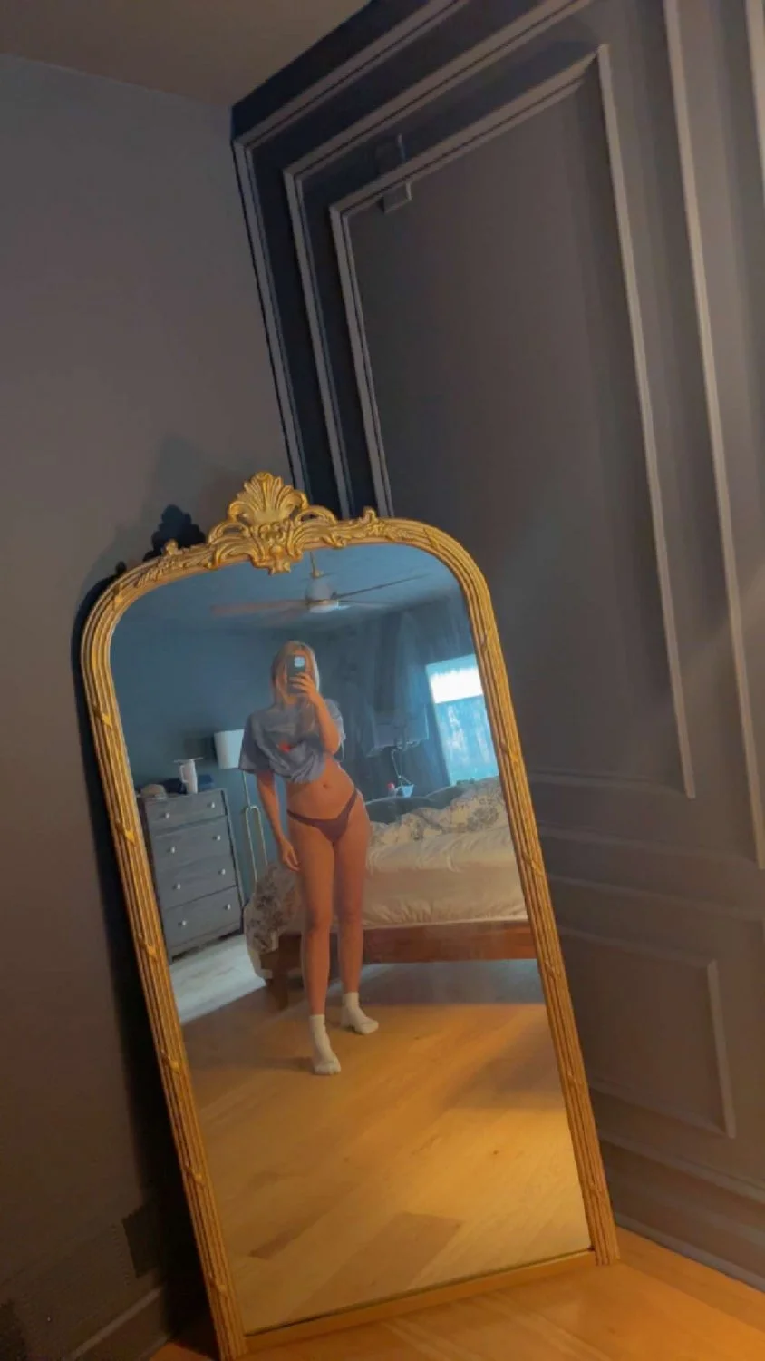 long legs sexy gf image 1
