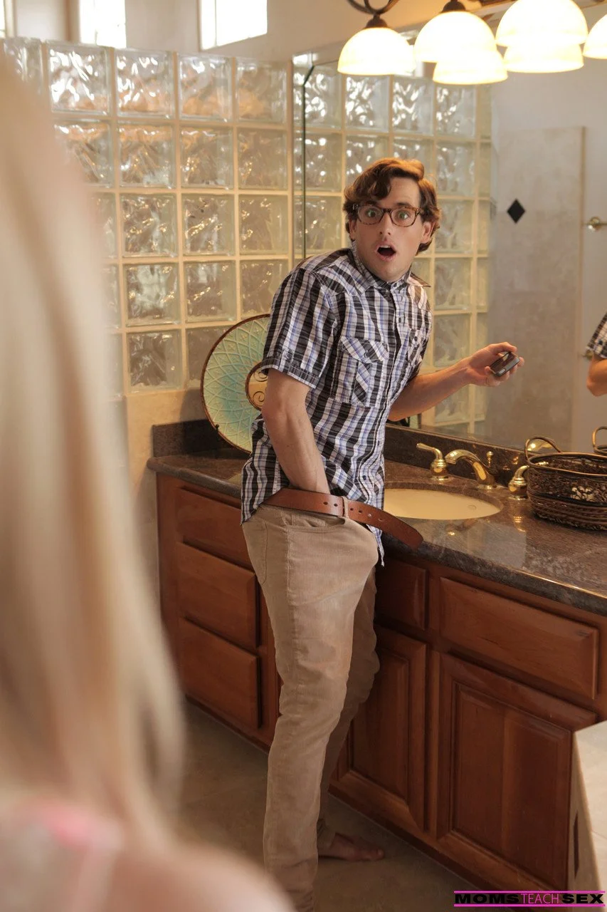 Threesome XXX image 4