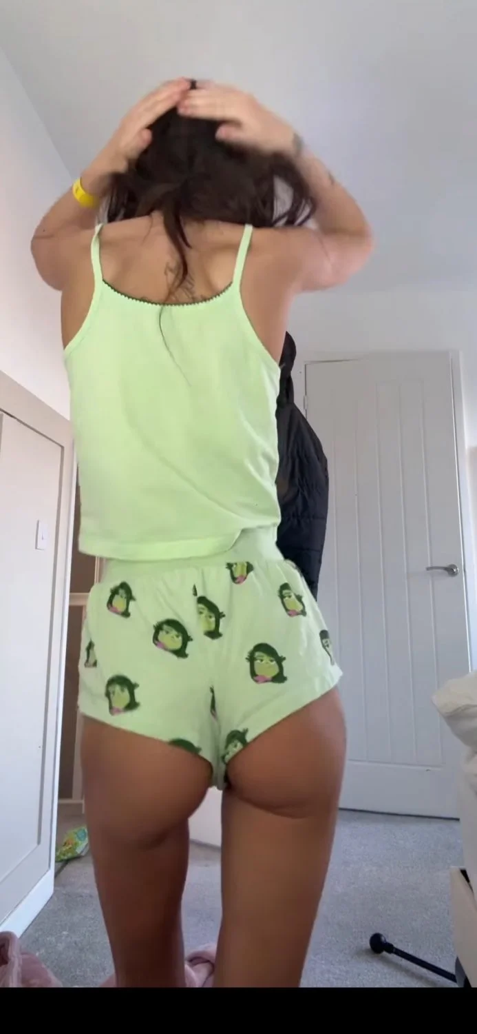 Best true uk nigger sluts Chloe and Bella image 6