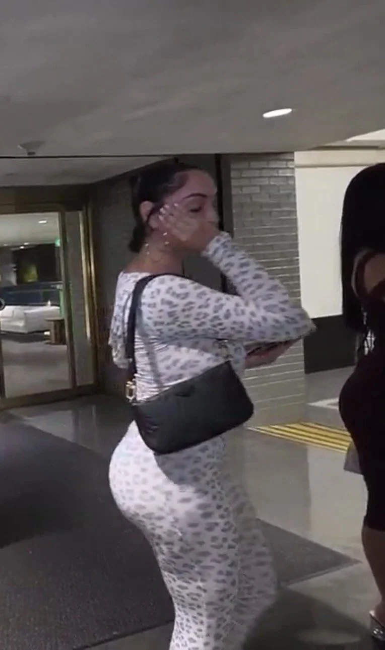 🍑wtf girl 😳 image 3
