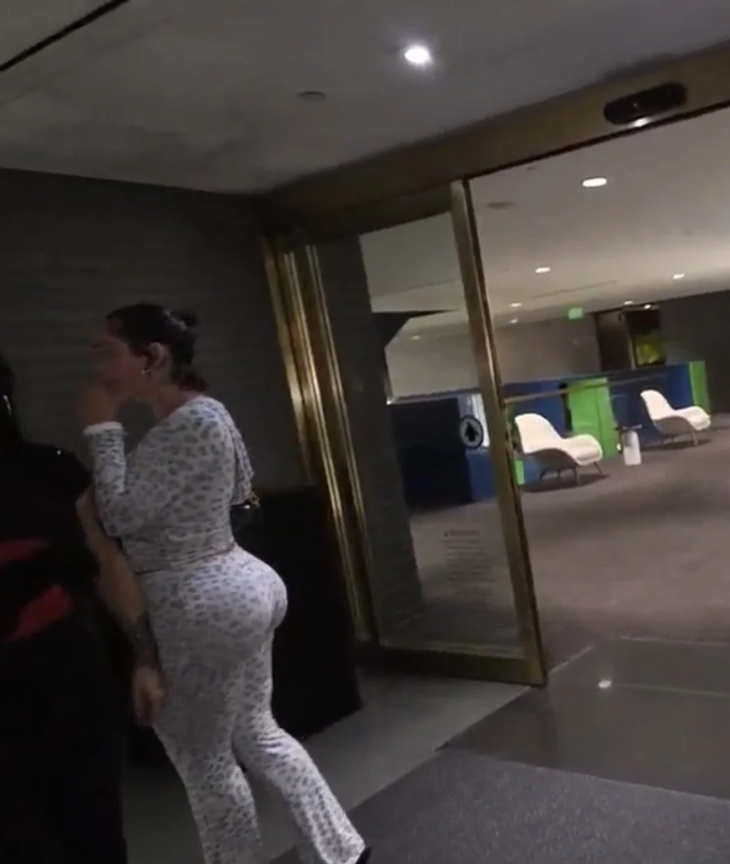 🍑wtf girl 😳 image 4