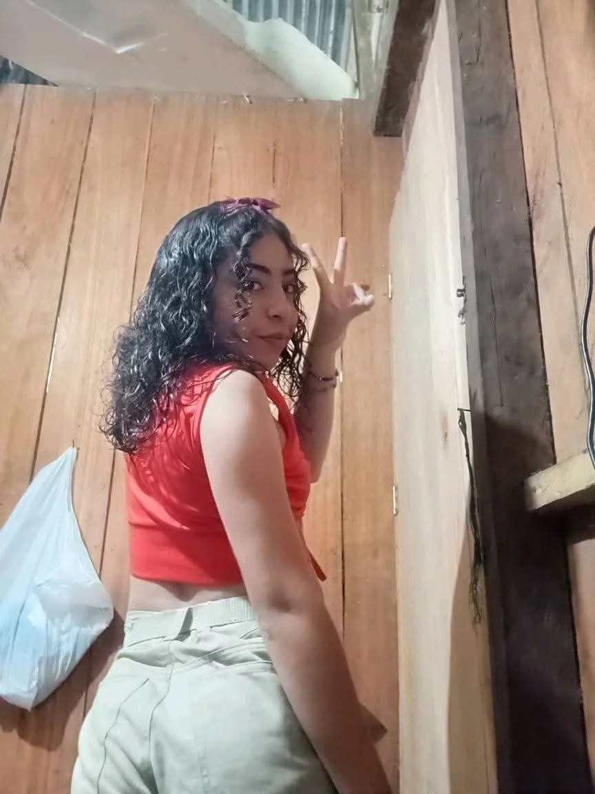 Tremenda chica de casa image 3
