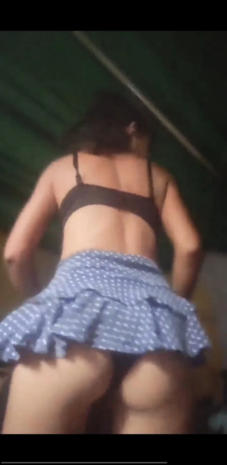 Tremenda chica de casa image 8