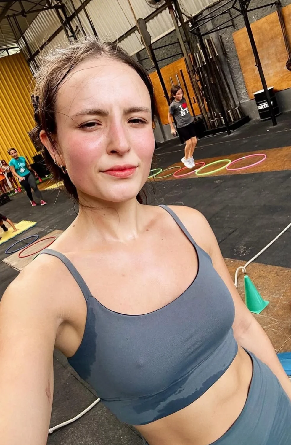 Larissa manoela yoga image 3