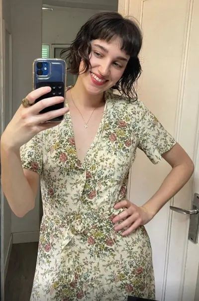 Sexual española de pelo corto y flaquita de unas ricas tetas y de un delicioso culo cover image