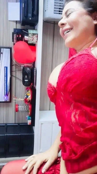 Latina MILF image 19