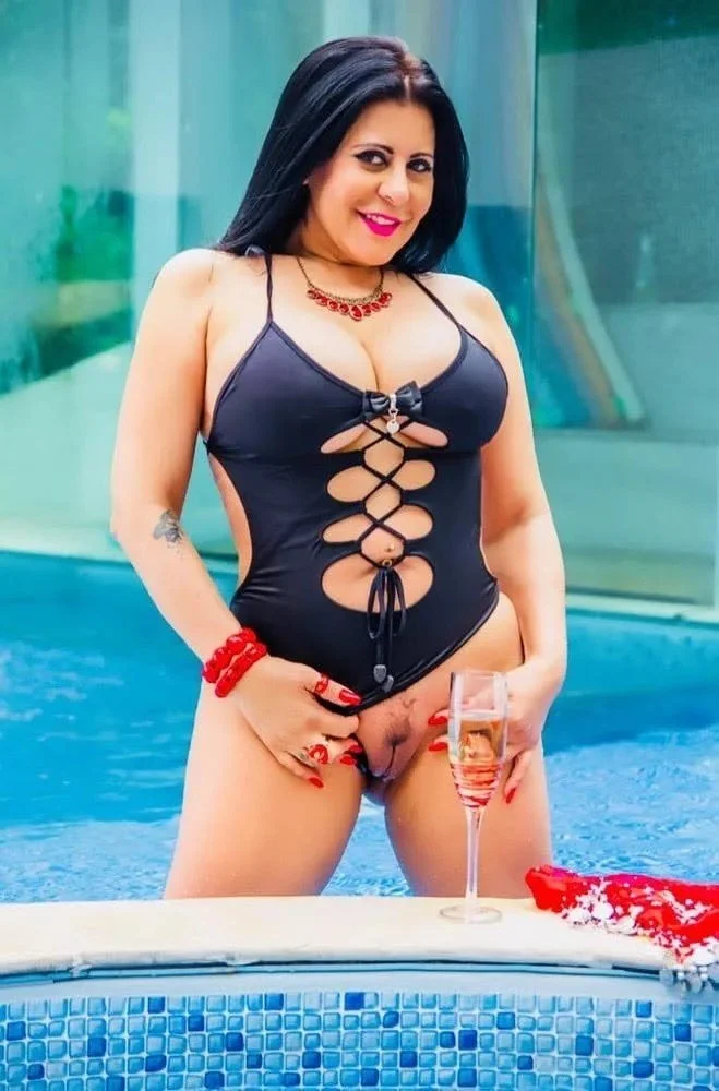 Latina MILF image 38