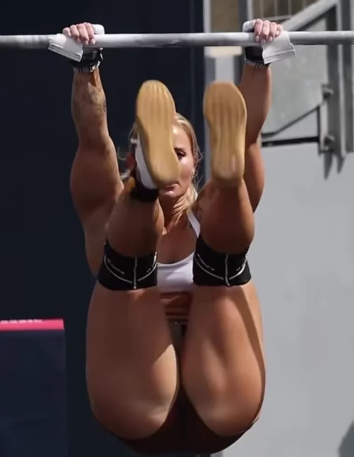 I wanna fuck her so bad! image 3