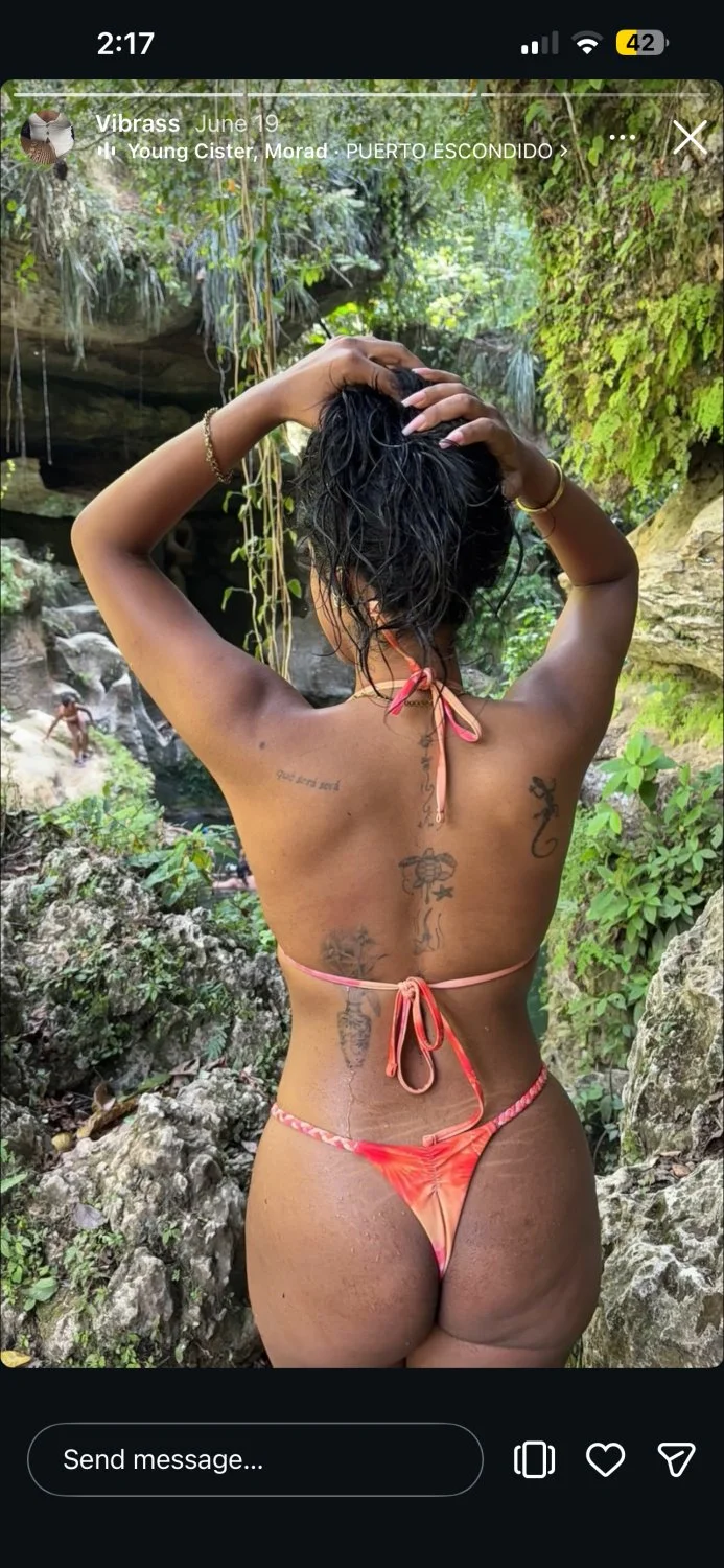 Sexy Latina bikini pics image 1