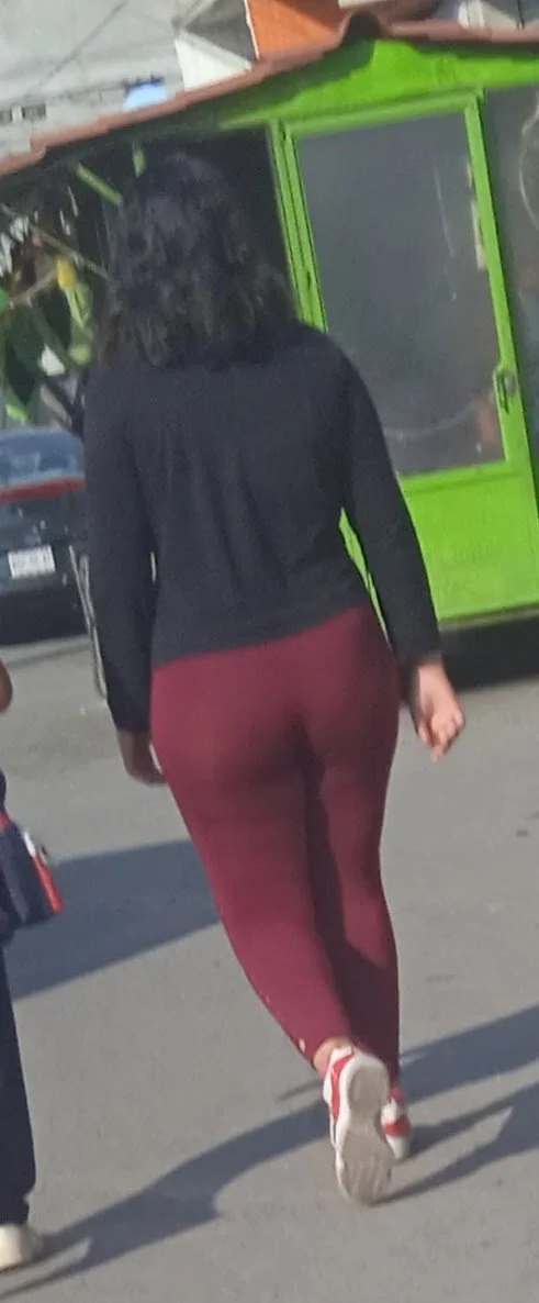 Culona en la calle, grabada, fotos, consigo sus nudes image 14