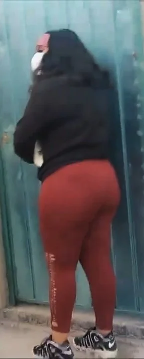 Culona en la calle, grabada, fotos, consigo sus nudes image 24