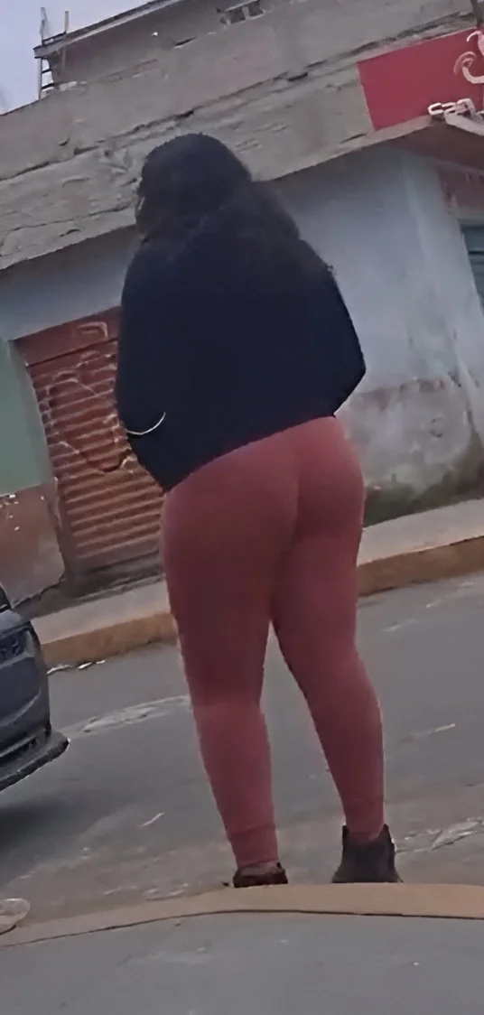 Culona en la calle, grabada, fotos, consigo sus nudes image 26