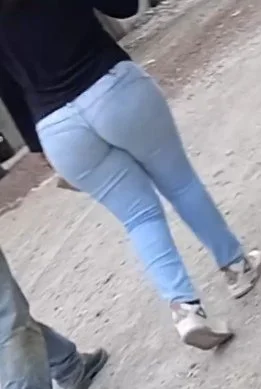 Culona en la calle, grabada, fotos, consigo sus nudes image 38