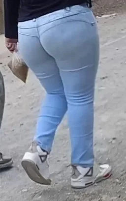 Culona en la calle, grabada, fotos, consigo sus nudes image 39