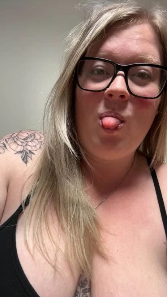 BBW Whore Carrie image 2