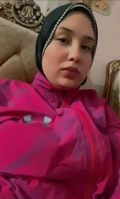Beautiful Arab from hijab to nude image 3