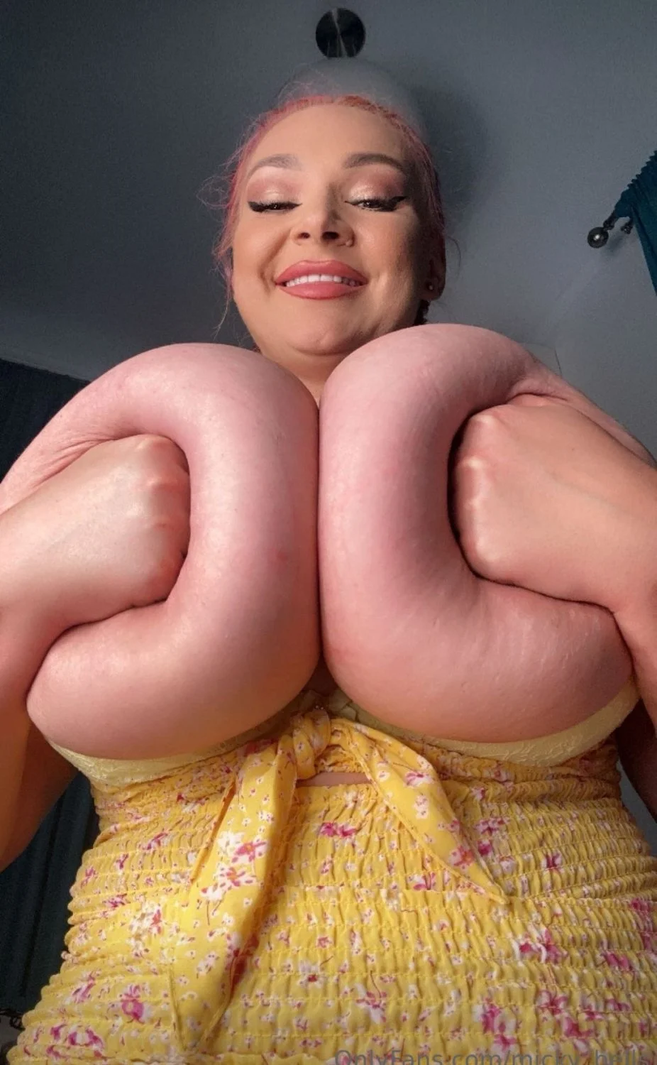 This Week in Huge Tits image 1