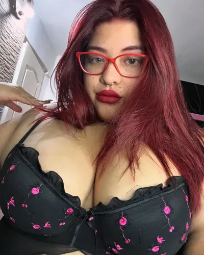 Devora Voss, alta gordita pelirroja 🫦 cover image