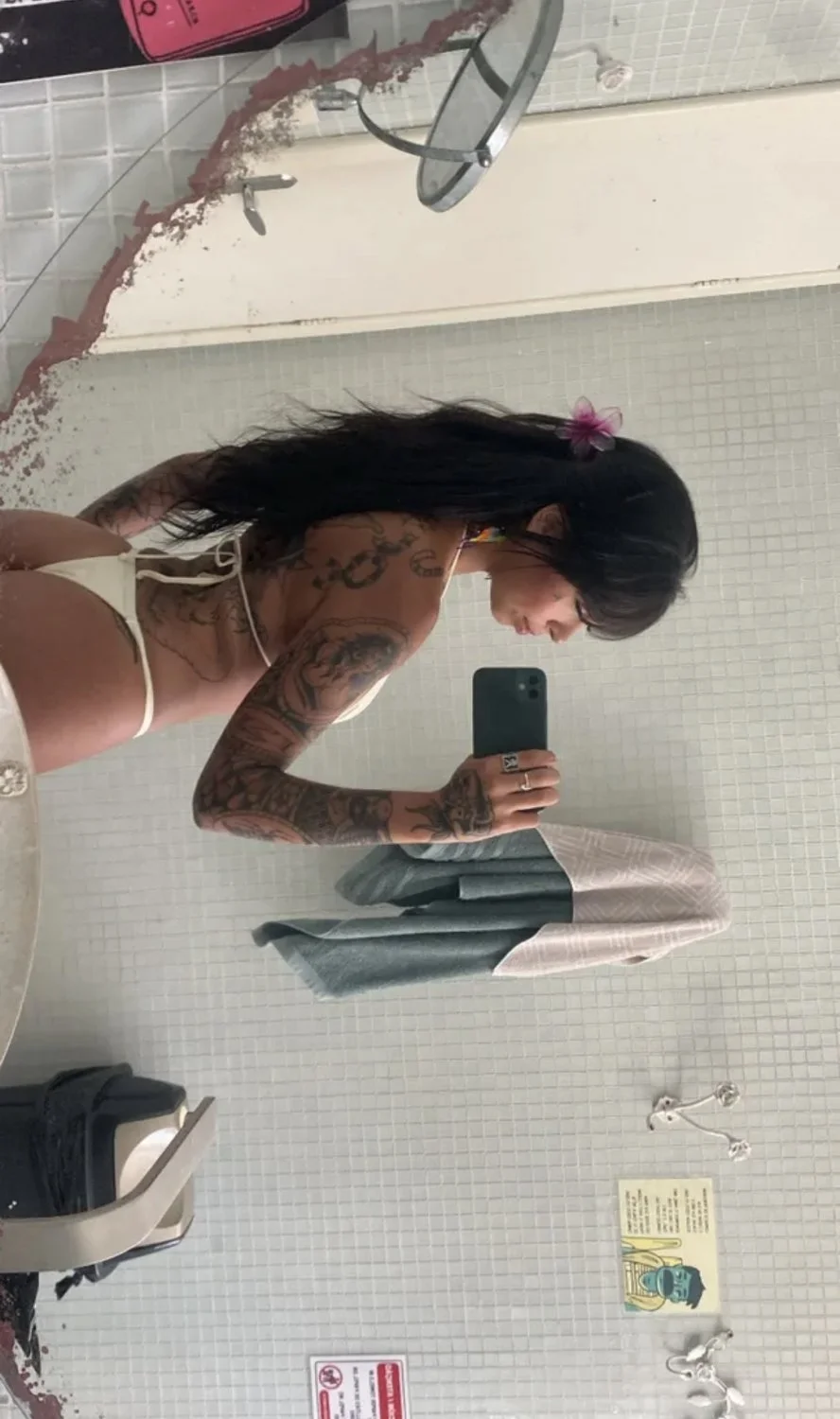 Novinha branquinha gótica peituda image 16