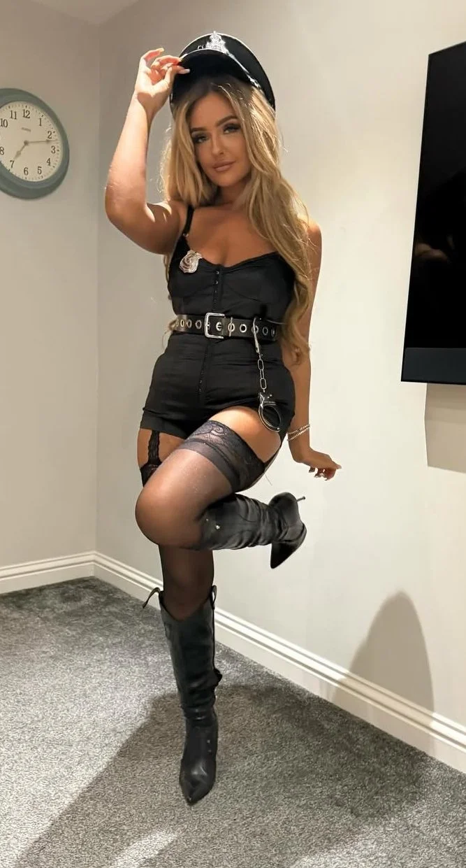 Scottish hot single mum Kayleigh image 11