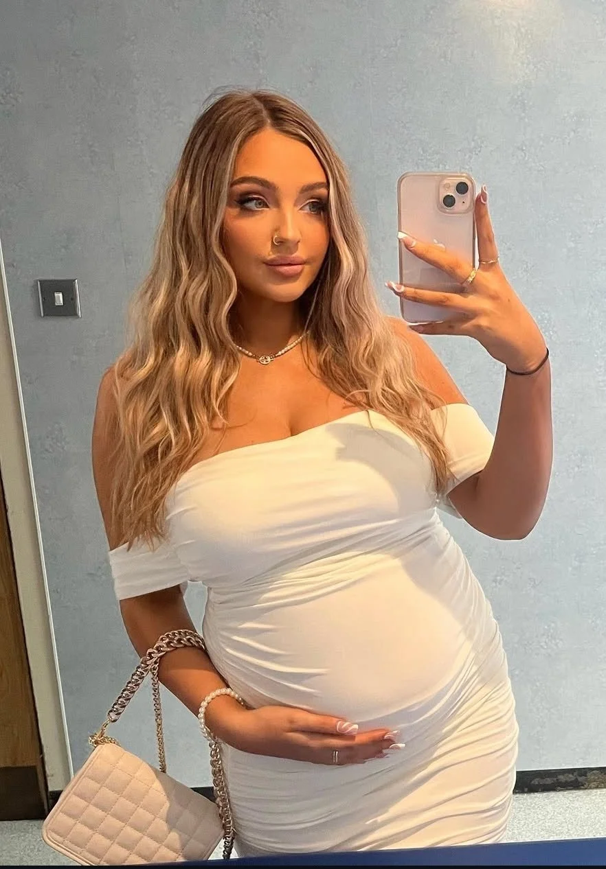 Scottish hot single mum Kayleigh image 9