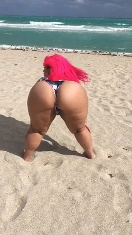 BBW HUGE ASS🍑 EBONY🍫 ASS🍑 CLAP👏 ON A BEACH🏖 PINKY🩷 image 7