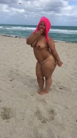 BBW HUGE ASS🍑 EBONY🍫 ASS🍑 CLAP👏 ON A BEACH🏖 PINKY🩷 image 9