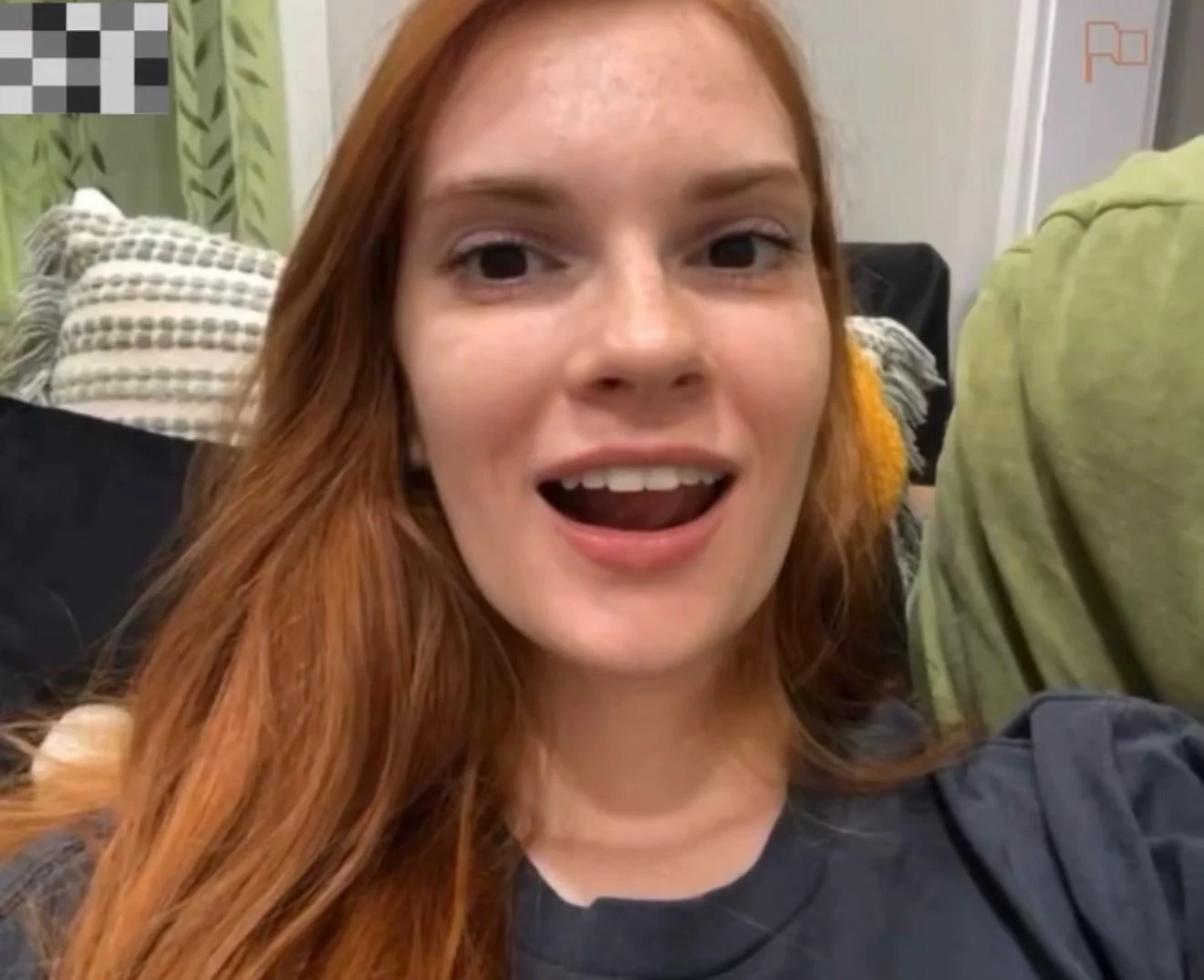 Novinha muito linda mostrando tudo main image