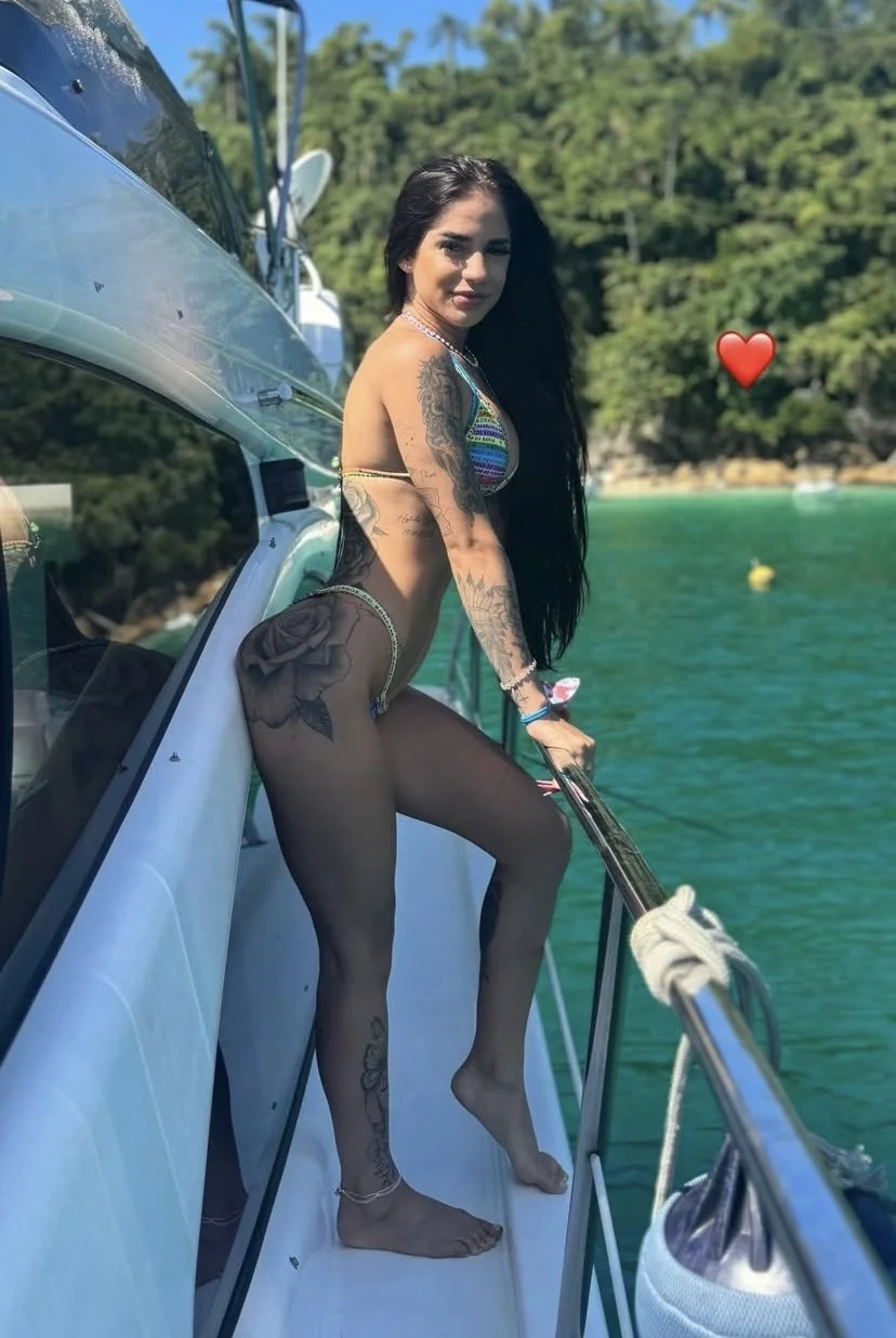 Ray Marcelle - novinha magrinha tatuada image 2