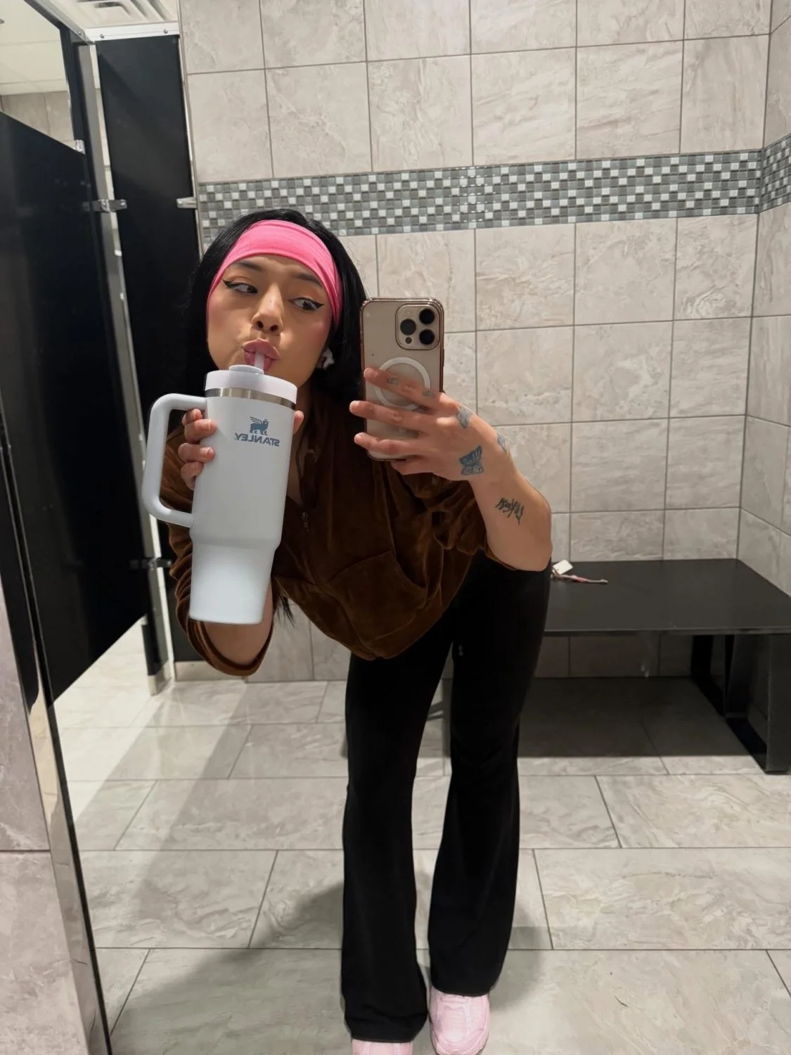 Gym Girl Dm for nudes main image