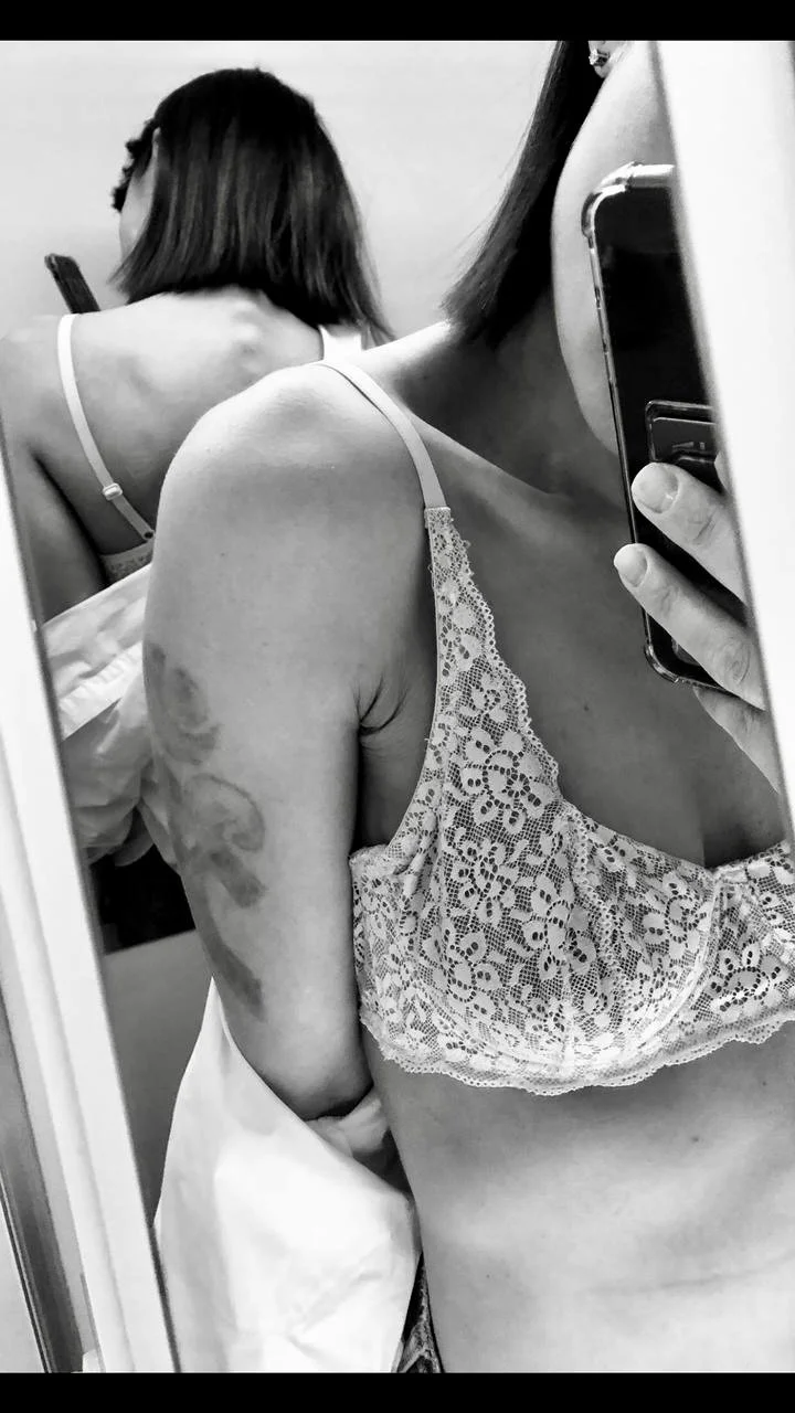 Seductive Ukrainian MILF. DM via KIK (same username) to xchange content. Post only up for a few hrs image 7
