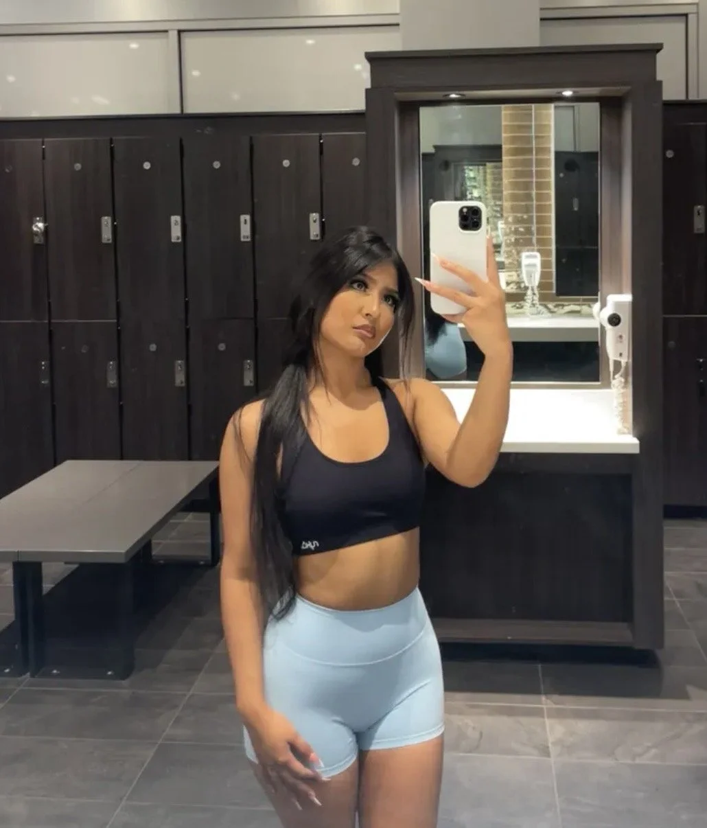 Cute and sexy Latina mami image 2