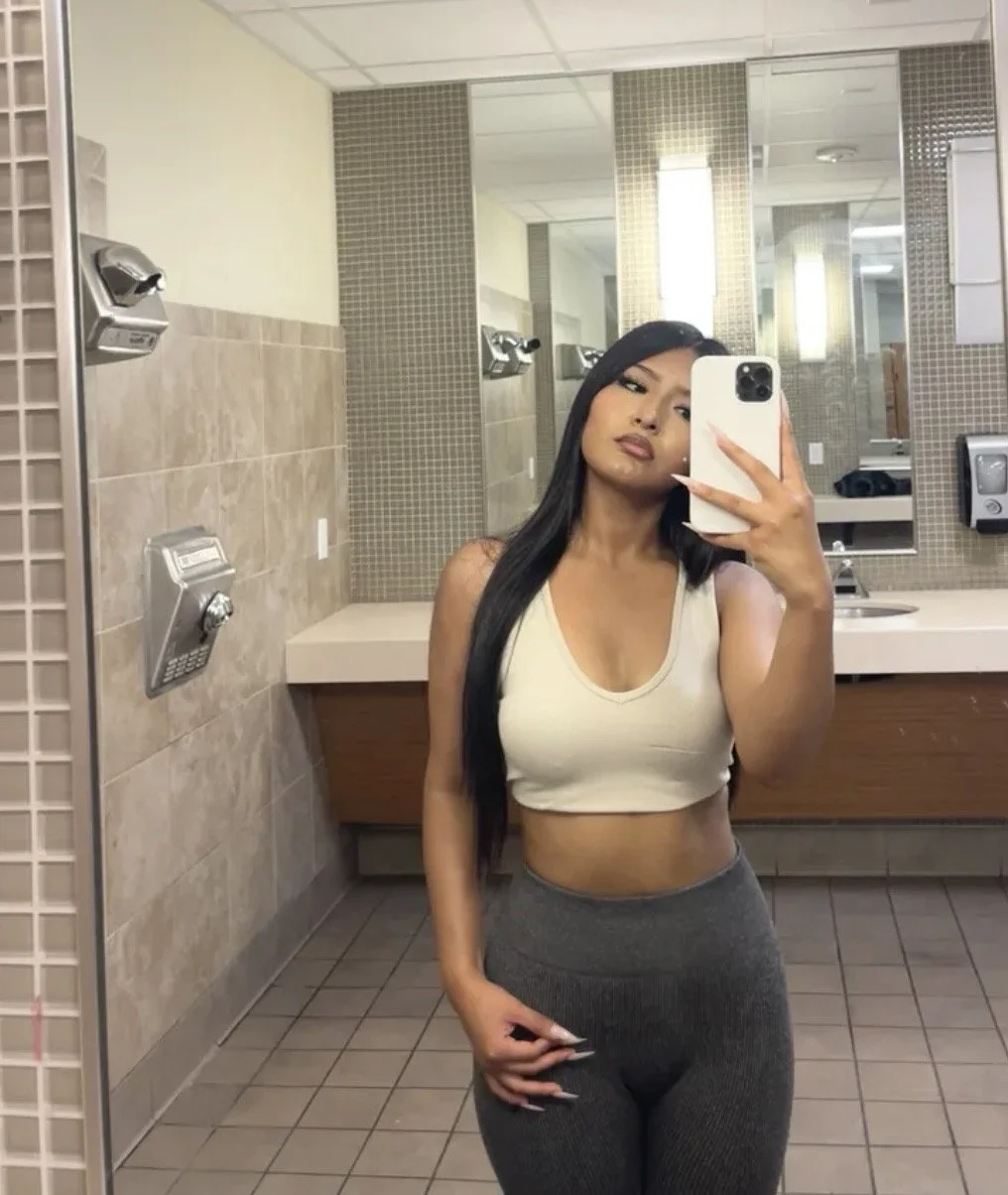 Cute and sexy Latina mami image 4