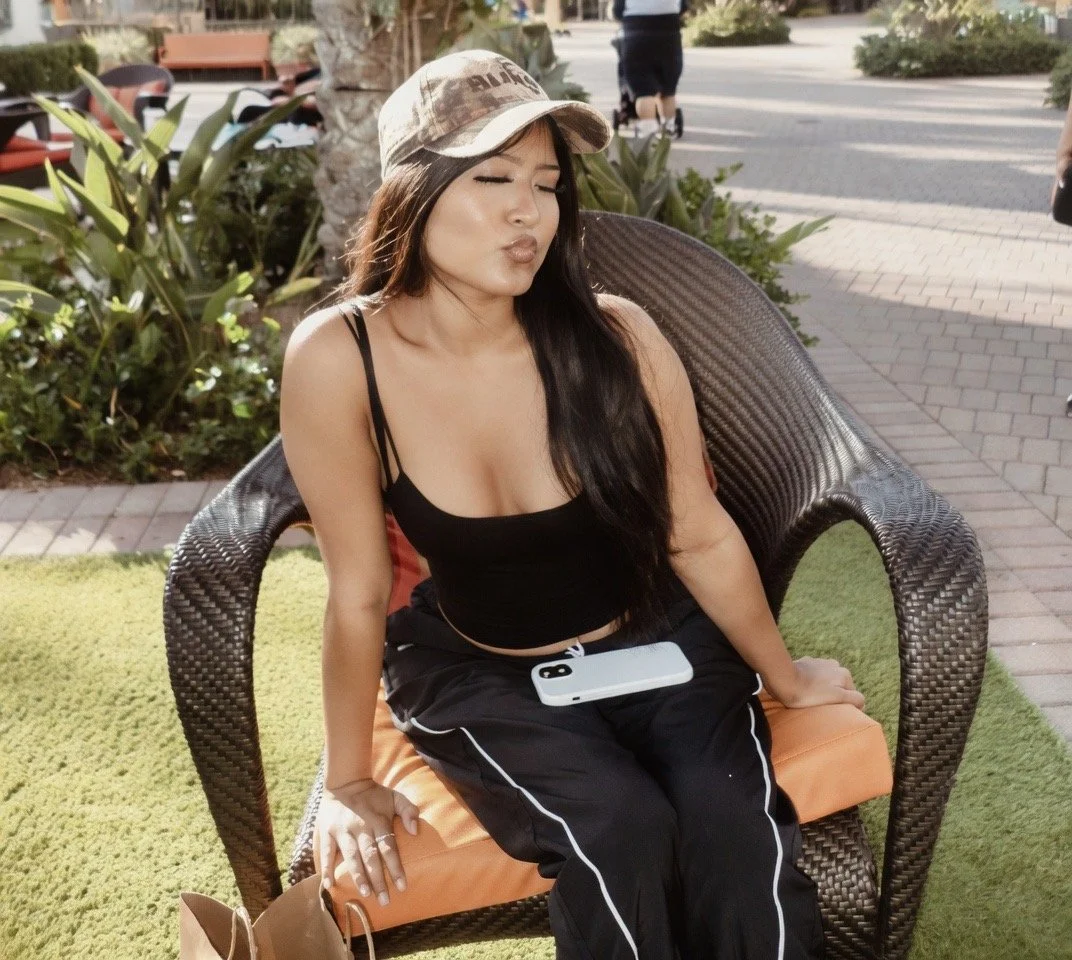 Cute and sexy Latina mami image 5