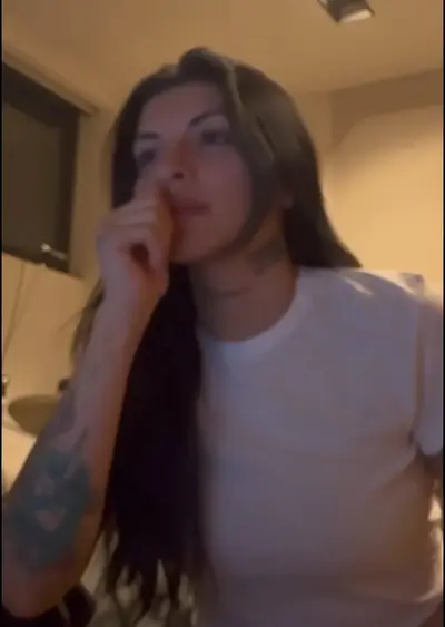 Cazzu mostrando las tetas - filtrado 🤤🔥 cover image