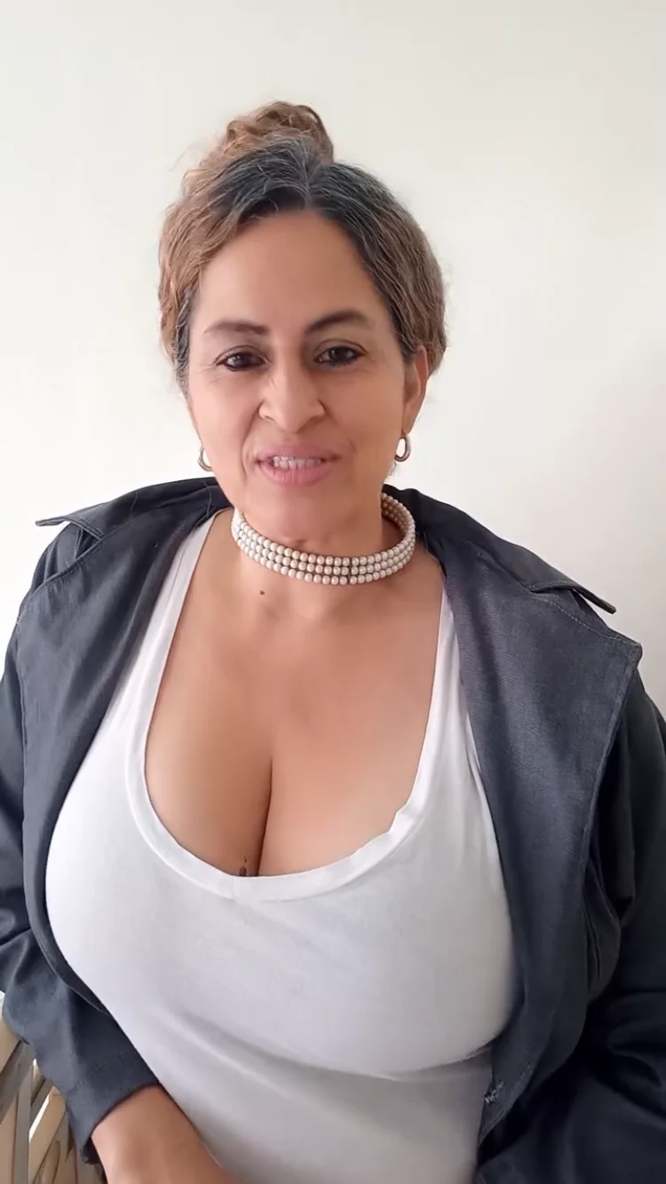 Milf Latina C@rboda Luz Big Tits Coroa no nude main image